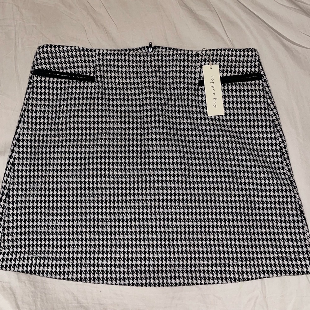 BRAND NEW COPPER KEY HOUNDSTOOTH SKIRT SIZE LARGE